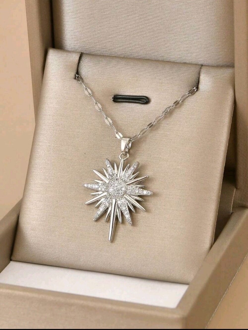 BRAND NEW ** Silver Starburst Pendant Necklace